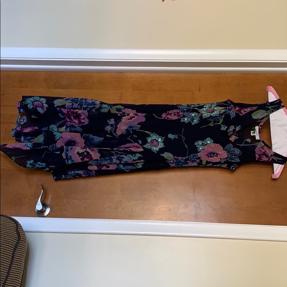 Floral designed thick strap dress - Picture 3 of 6